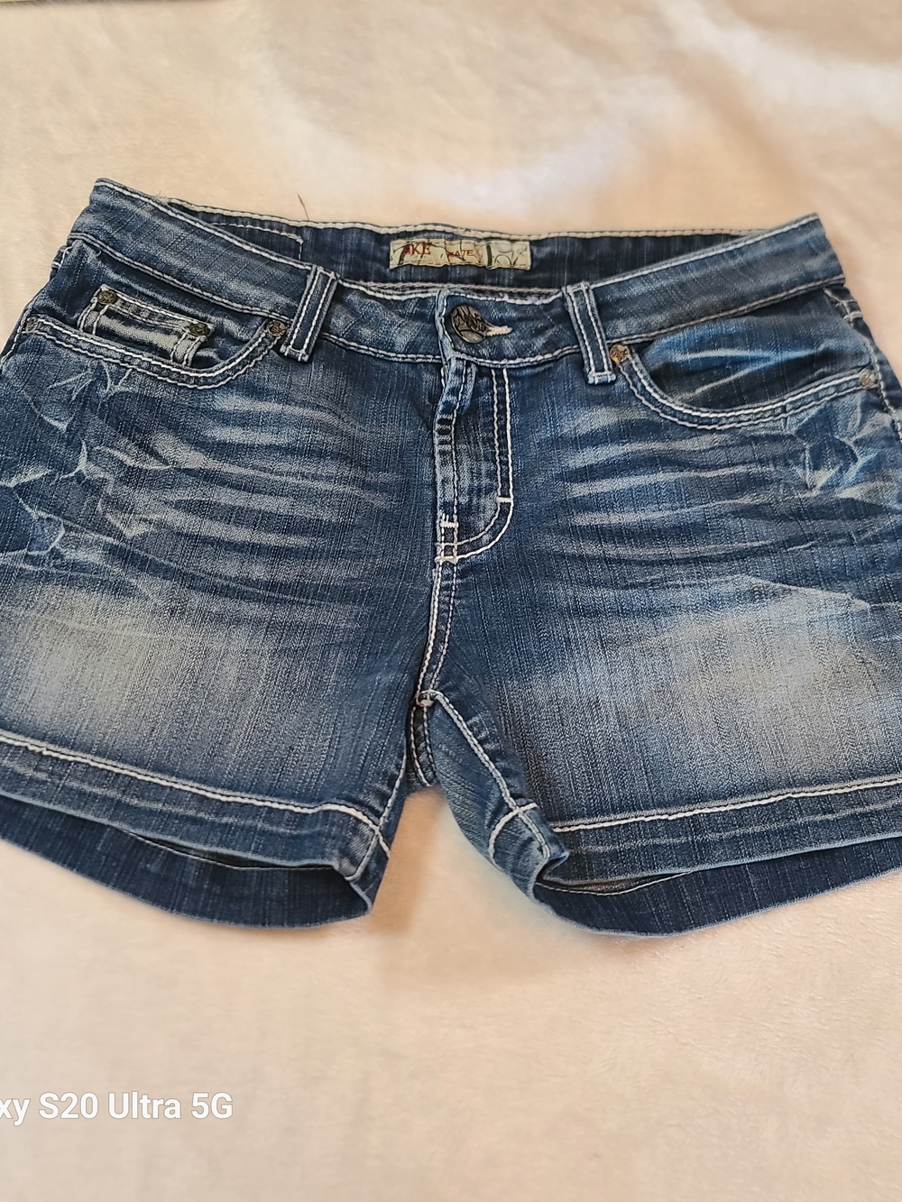 BKE Women's Medium Wash Distressed Denim Shorts